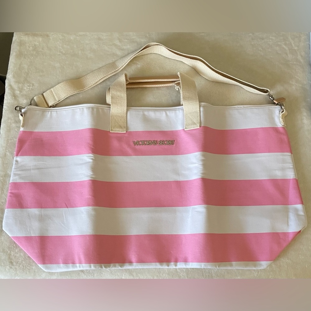 NWOT Victoria’s Secret Canvas Zipper Duffel Bag Pink/Cream Stripes - Picture 2 of 13